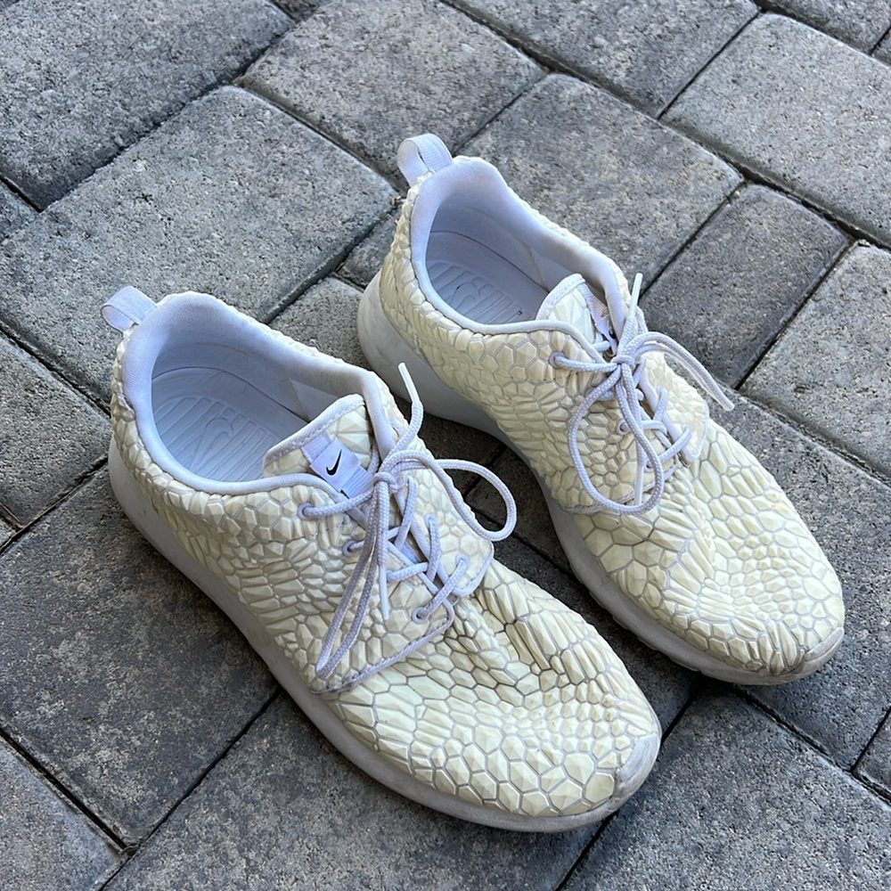Nike sneakers 9